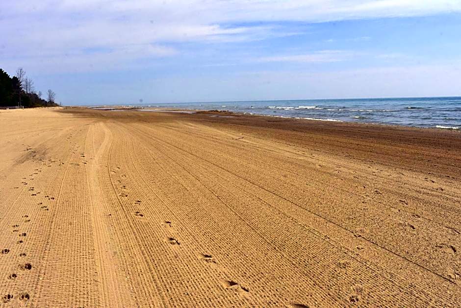 Sunrise Beach Oscoda @ Surfside