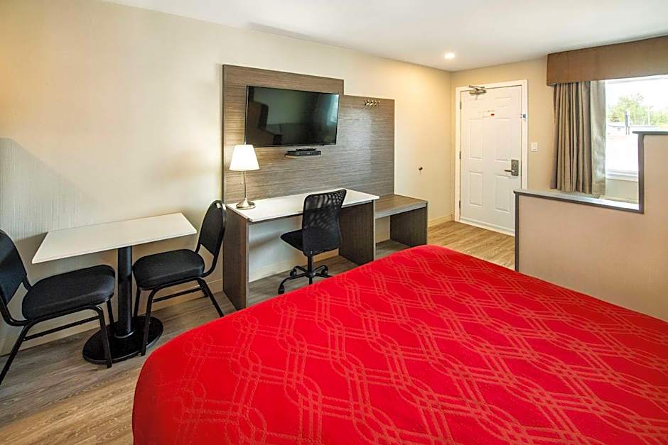 Econo Lodge Inn & Suites