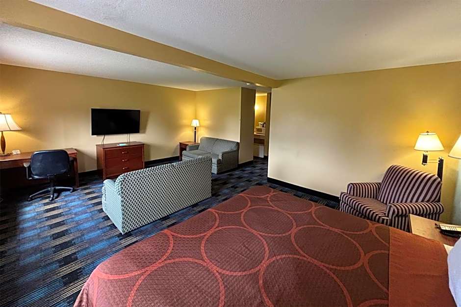 Super 8 by Wyndham Staunton