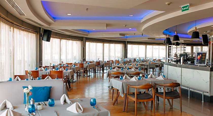 Renaissance by Marriott Izmir Hotel