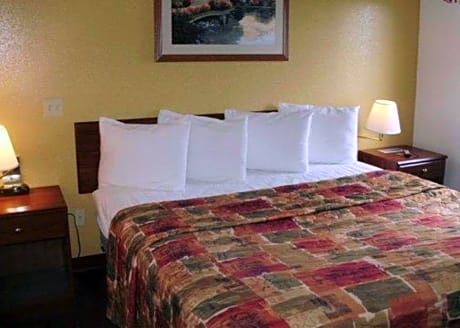 1 King Bed Nonsmoking