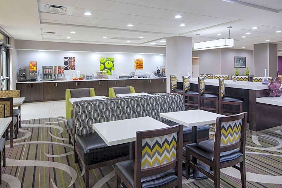 La Quinta Inn & Suites by Wyndham Kennesaw