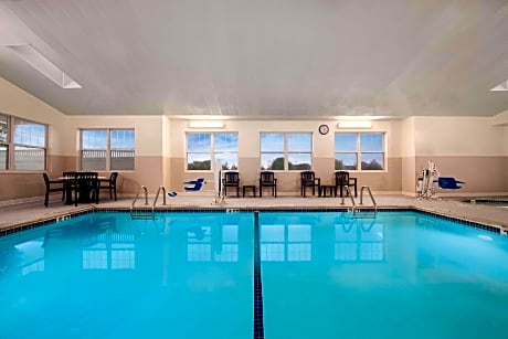 Country Inn & Suites by Radisson, Dundee, MI
