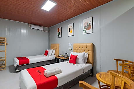 RedDoorz Container @ Teras Cimanuk Garut