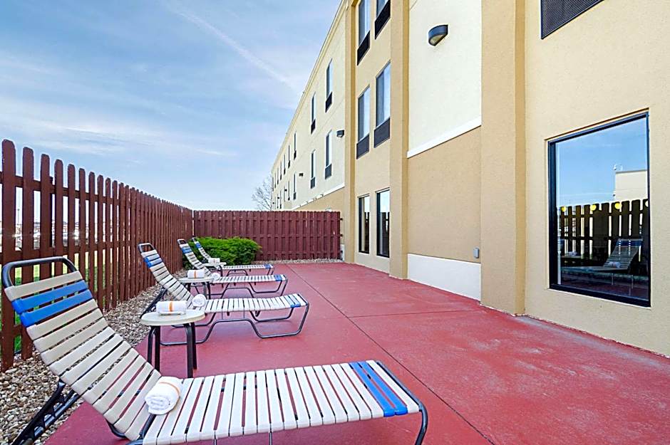 Comfort Inn & Suites Hutchinson