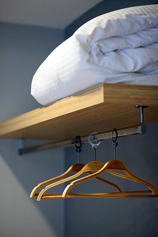 Klaang Muang Hotel (โรงแรมกลางเมือง)