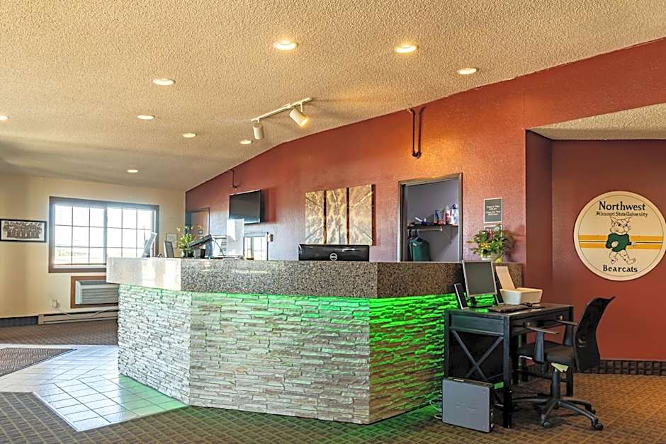 Bearcat Inn and Suites