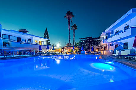 Yiannis Yard studios & apartments