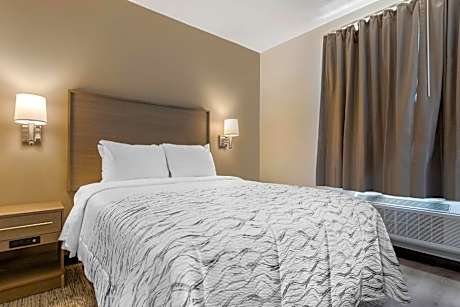 Deluxe Queen Room Smoke Free