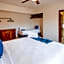 Hotel & Suites El Moro