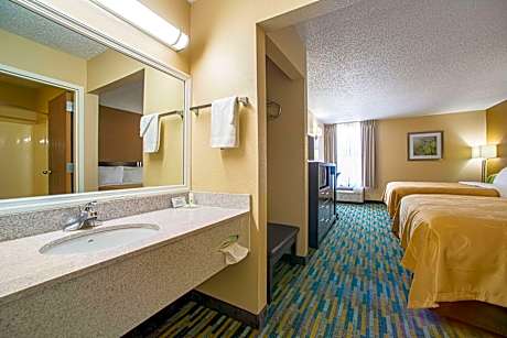 2 Double Beds Suite Nonsmoking