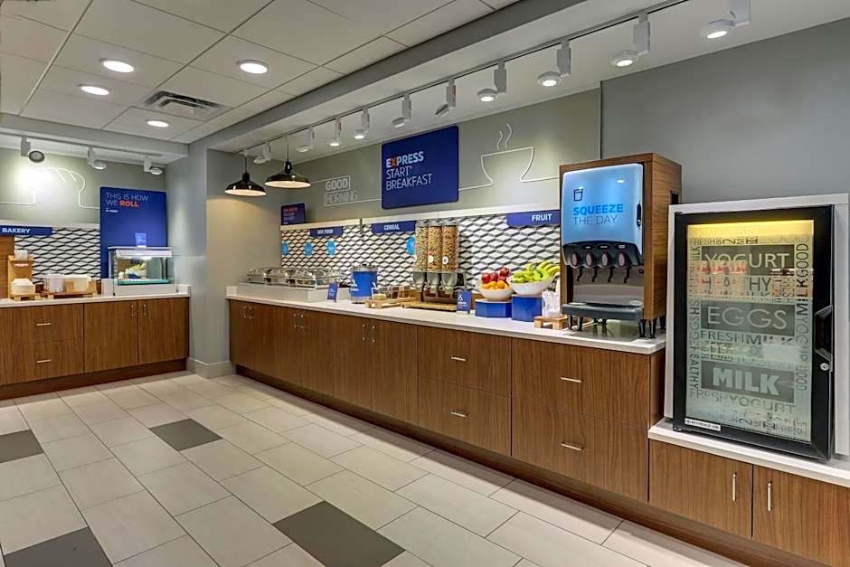 Holiday Inn Express & Suites Troy By IHG