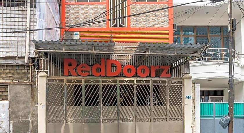 RedDoorz Hostel near LTC Glodok