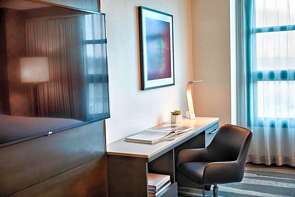 Renaissance Los Angeles Airport Hotel
