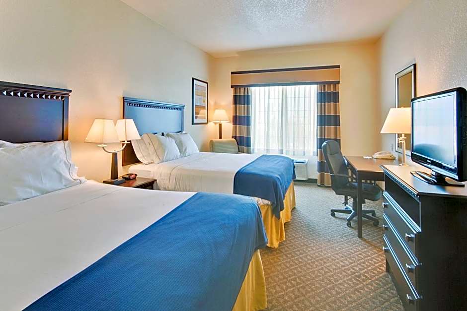 Holiday Inn Express Delano Highway 99 By IHG