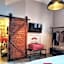 GARAGE47 Storica Officina Meccanica LOFT B&B iN PIENZA