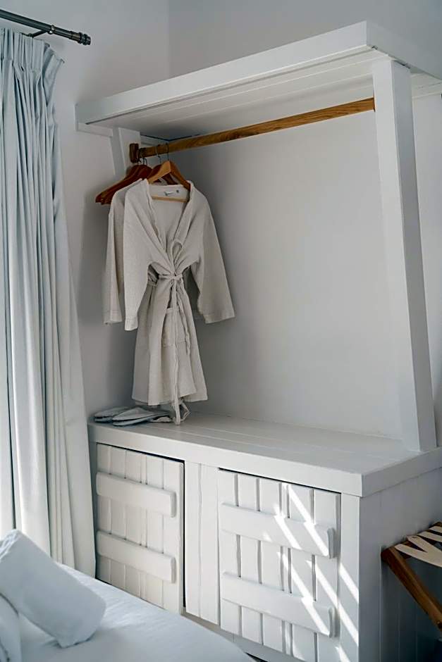 Super Paradise Hotel