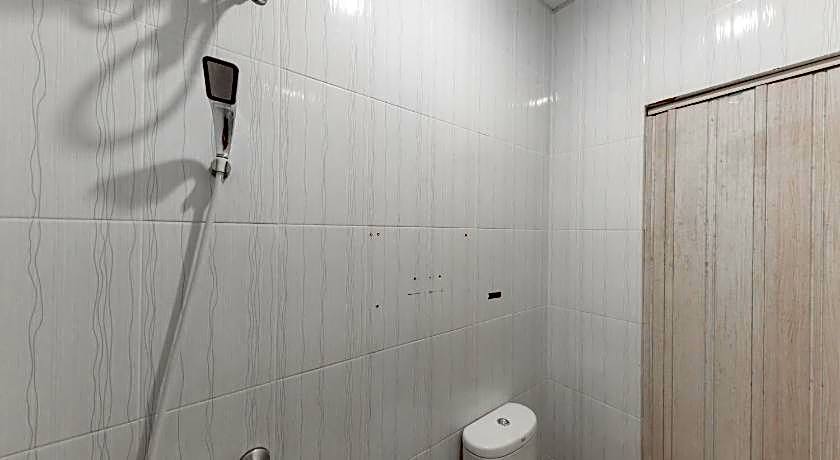 RedDoorz Plus near Kepri Mall