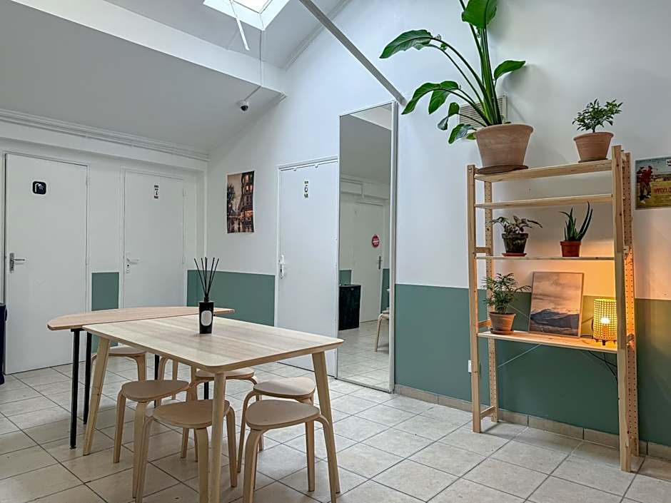 C'est La Vie Korean Style Minbak PARIS