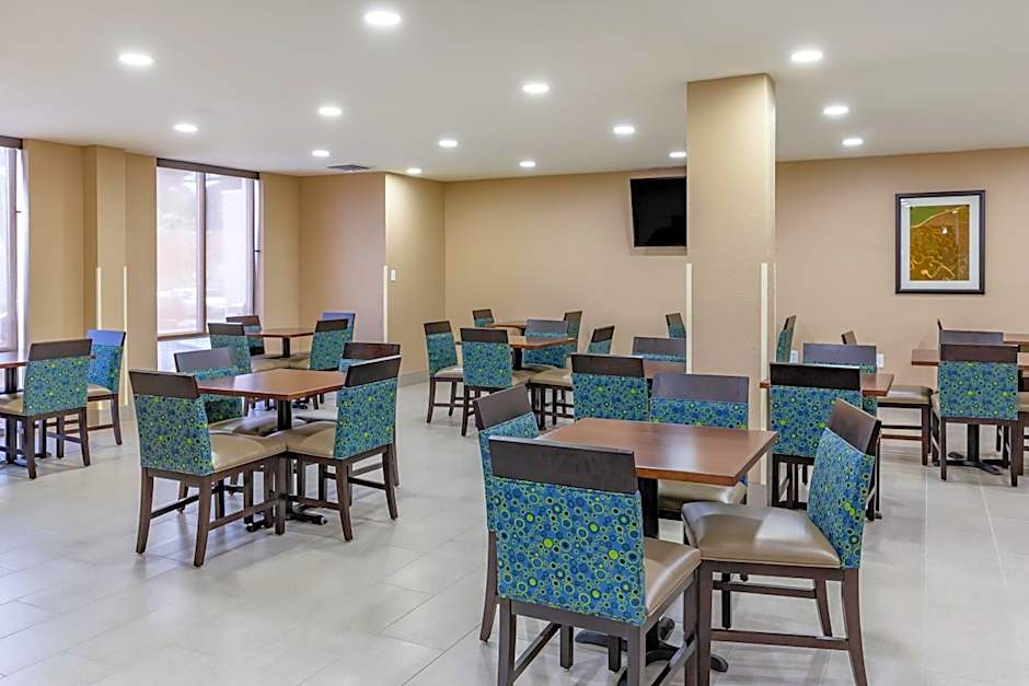 Quality Inn & Suites Spring Lake - Fayetteville near Fort Bragg