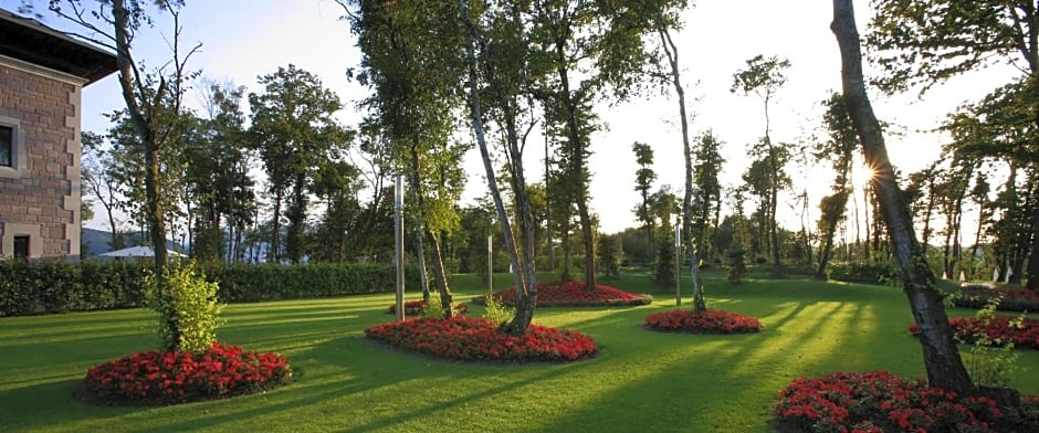 Castillo Del Bosque La Zoreda