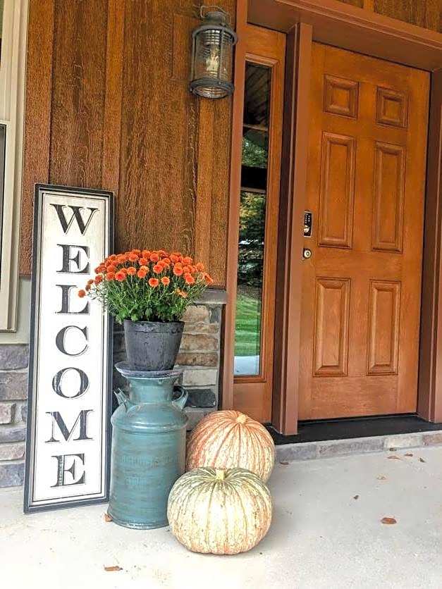 Sojourner's Lodge & Log Cabin Suites