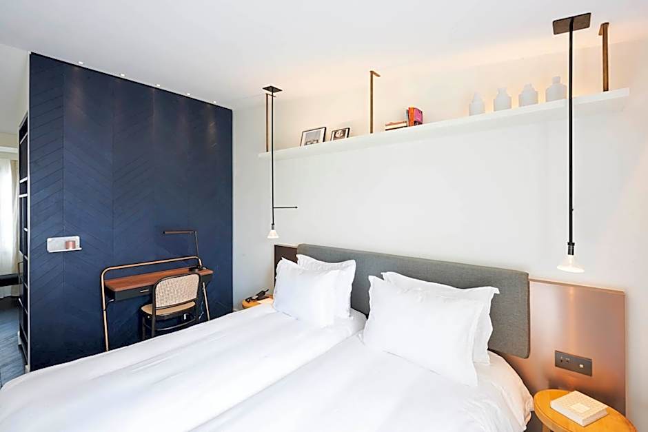 Perpetual Elysee Montaigne