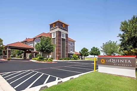 La Quinta Inn & Suites by Wyndham Lubbock North
