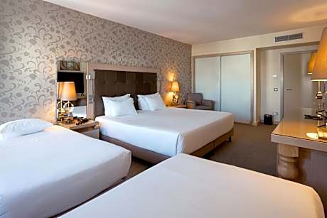 Family Room with Spa access