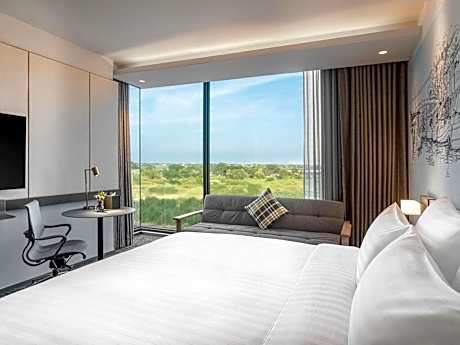 Deluxe Corner King Room