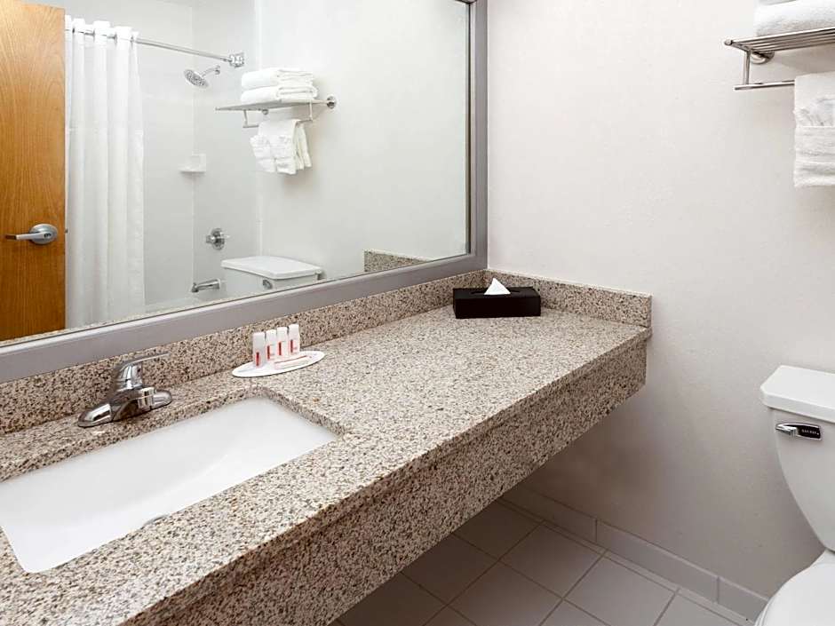 Ramada Plaza by Wyndham Chicago North Shore