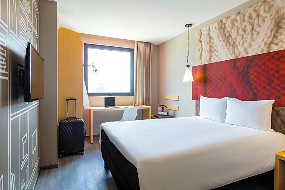 Ibis Manchester Centre 96 Portland Street