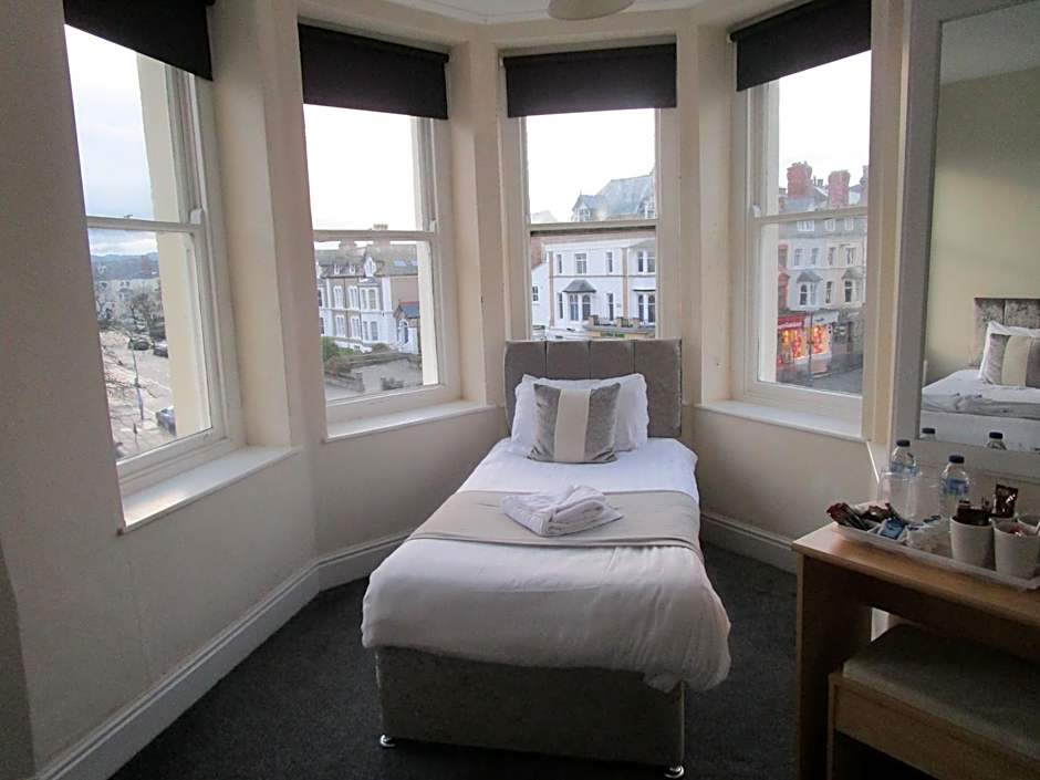 The New Alexandra Hotel