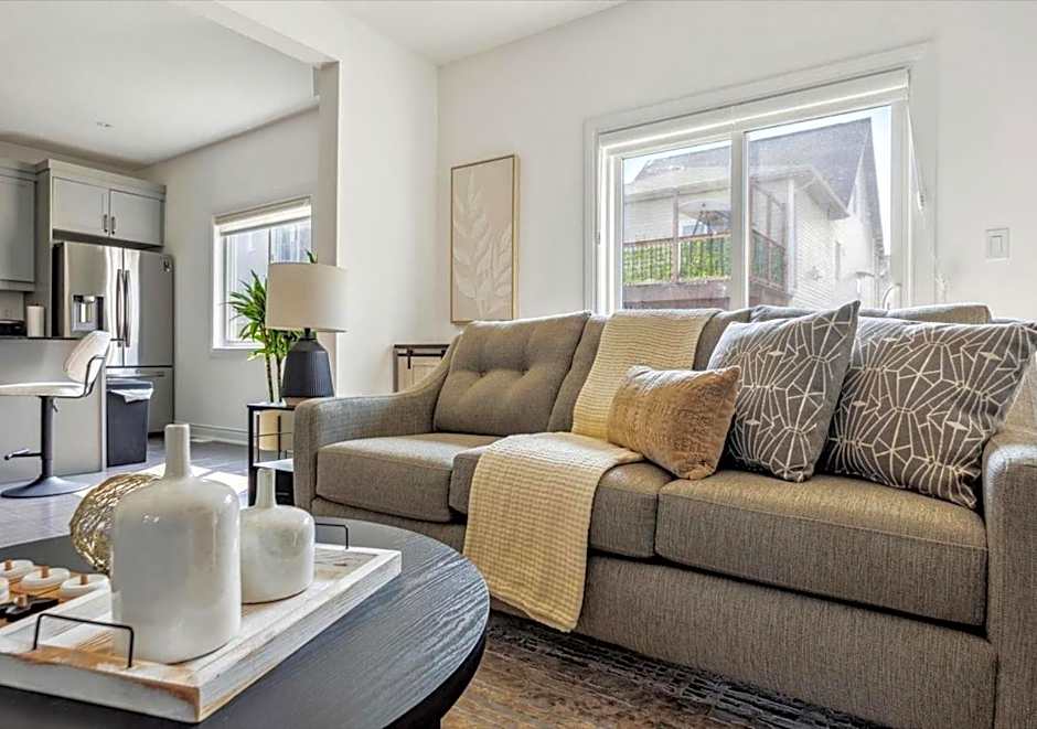 Luxurious and Beautiful, Barrie