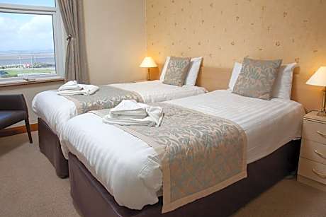 Double or Twin Room with Sea View