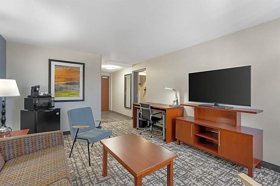 Best Western Plus Fresno Airport Hotel