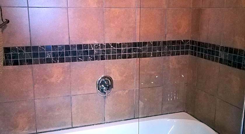 24OnVrey 3 Star Guest House