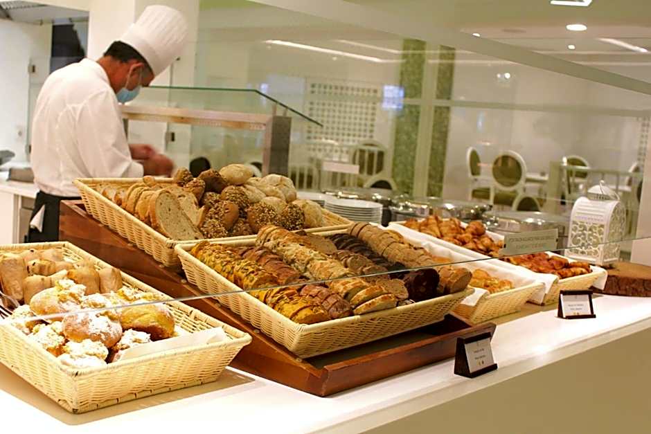 Pine Cliffs Village & Golf Suites