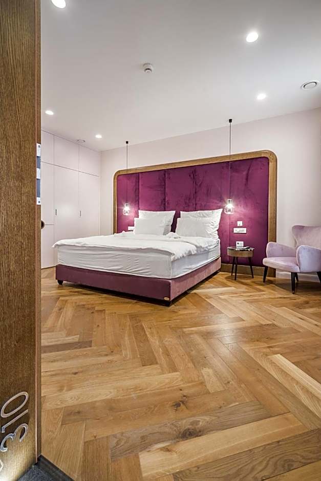Budapest Eye- Boutique Suites, by BQA