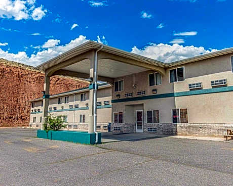 Quality Inn & Suites Salina National Forest Area