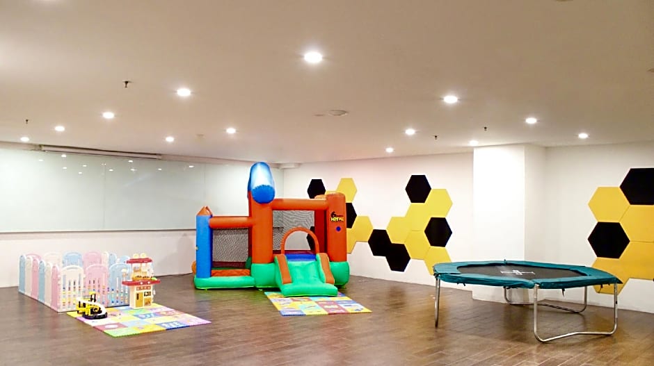 Yellow Bee Tangerang