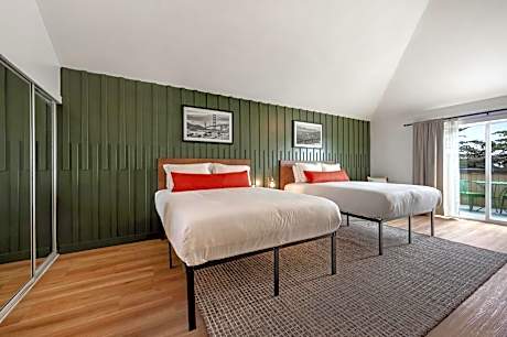 Deluxe Queen Room with Two Queen Beds
