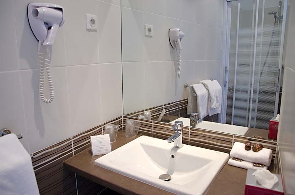 Brit Hotel Confort Le Revest Sainte-Maxime