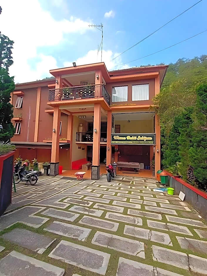 Red Chilies Hill Hotel