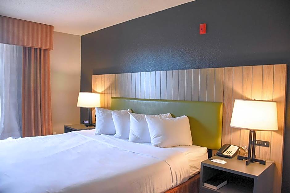 Country Inn & Suites by Radisson, Bloomington-Normal West, IL