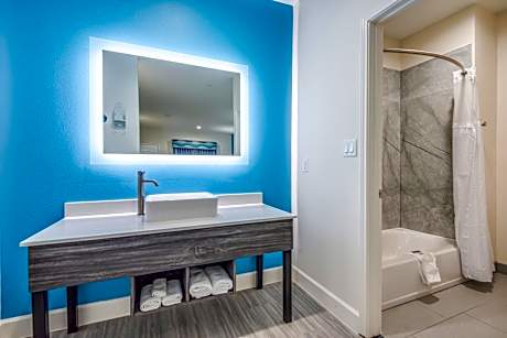 1 King Bed Jetted Tub Suite Smoking