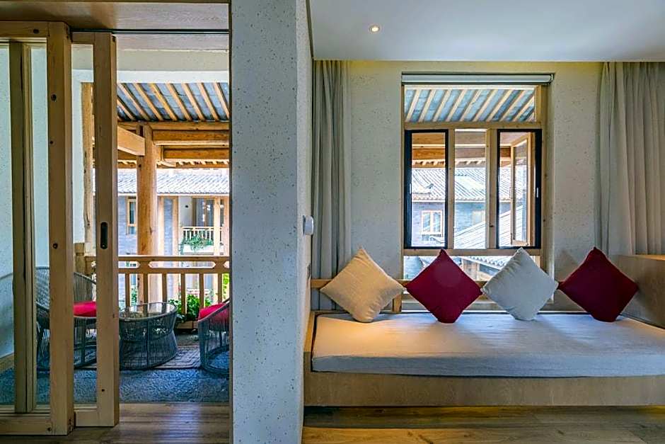 Arro Khampa by Zinc Journey Lijiang