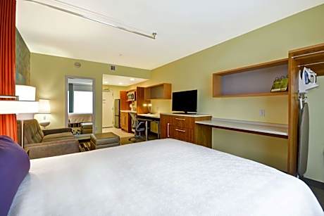 1 Queen Bed Studio Nonsmoking
