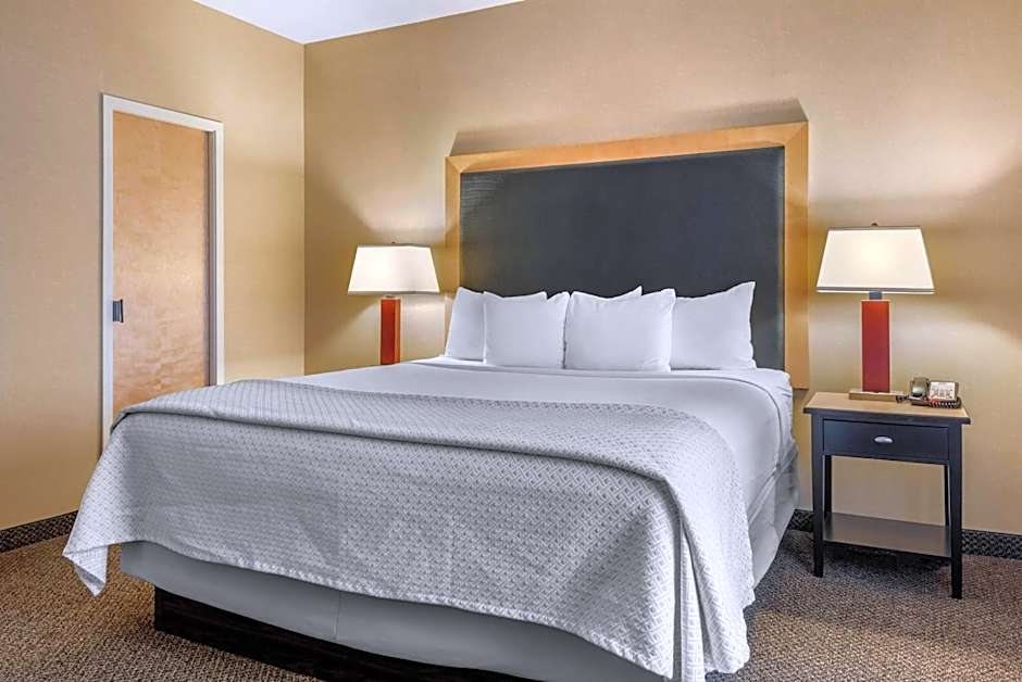 Cambria Hotel Akron - Canton Airport