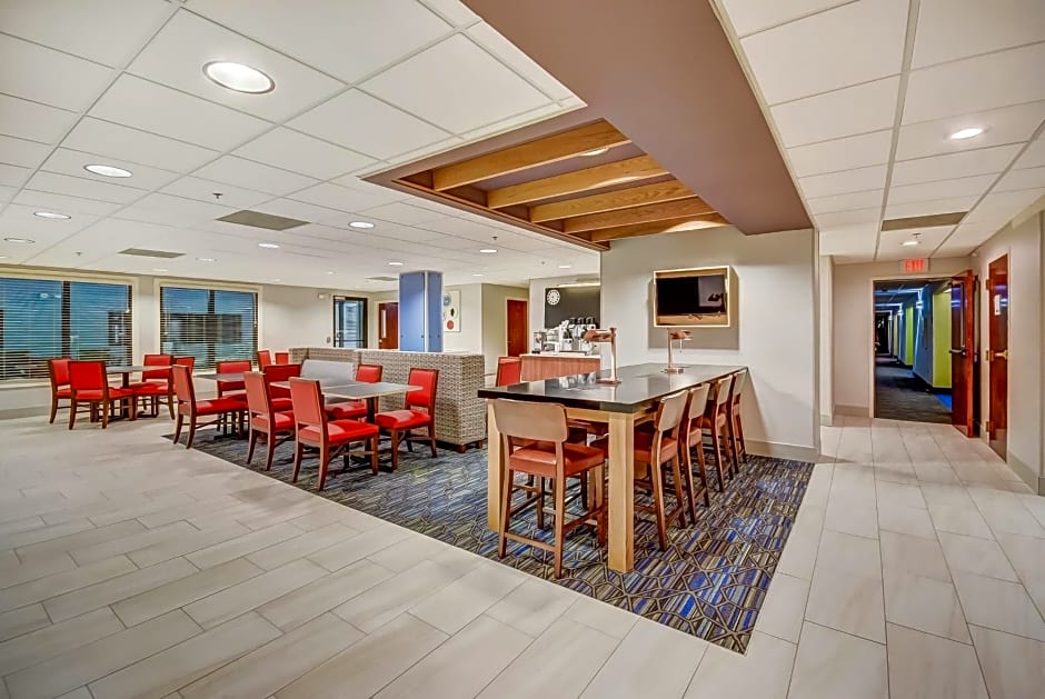 Holiday Inn Express & Suites Greenville Airport, an IHG Hotel